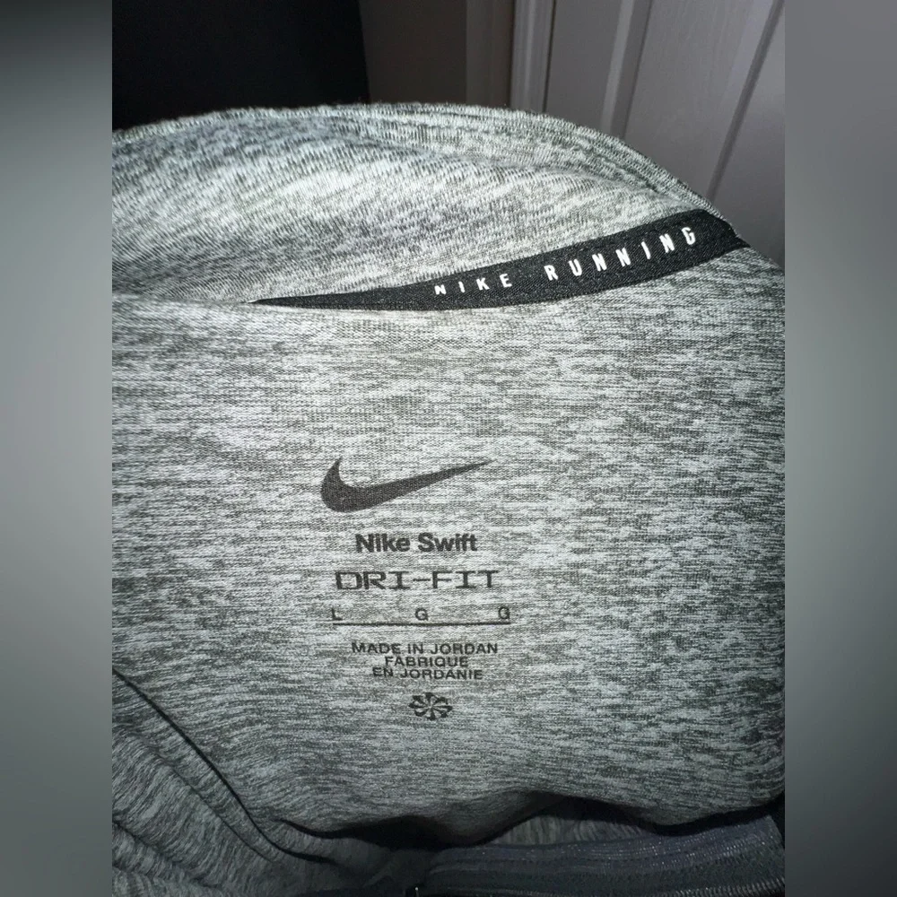 NWT Nike Women’s Large Swift Dri-FIT UV 1/4 Zip Running Top L Gray HQ0499-084